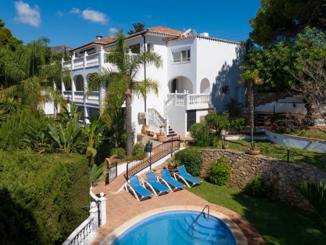 Villa avec 6 Chambres  à Benalmadena