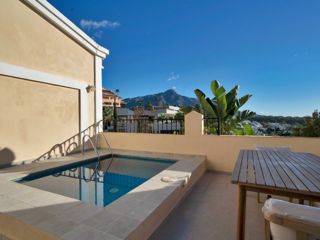 5 Bedrooms Townhouse in Marbella