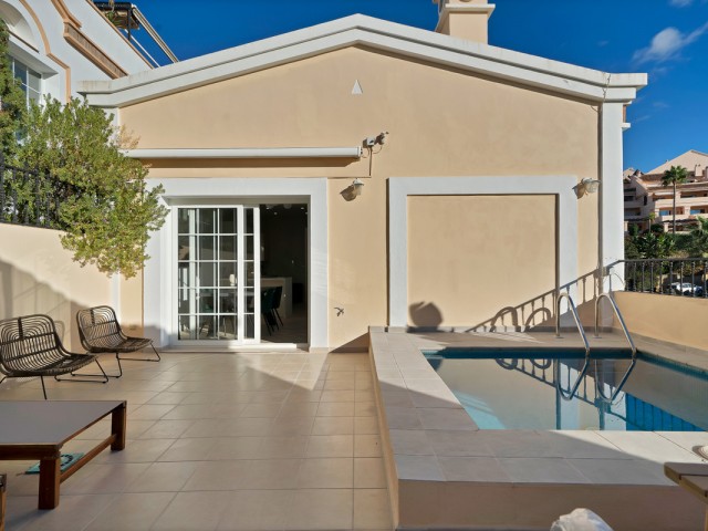 5 Bedrooms Townhouse in Marbella