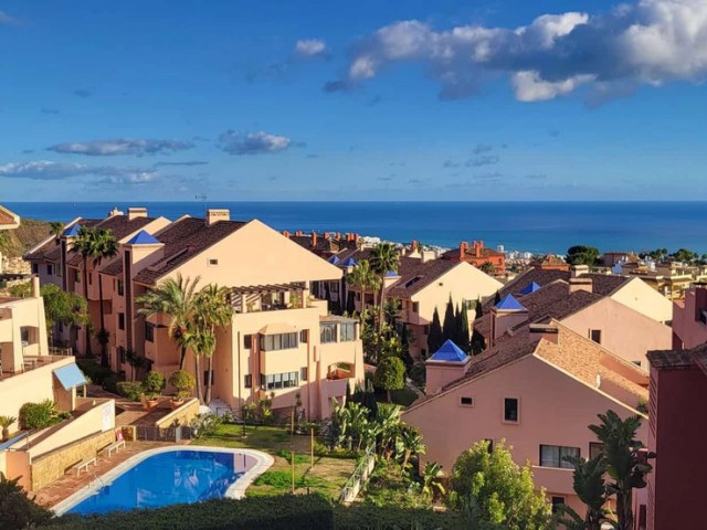 2 Bedrooms Apartment in Calahonda