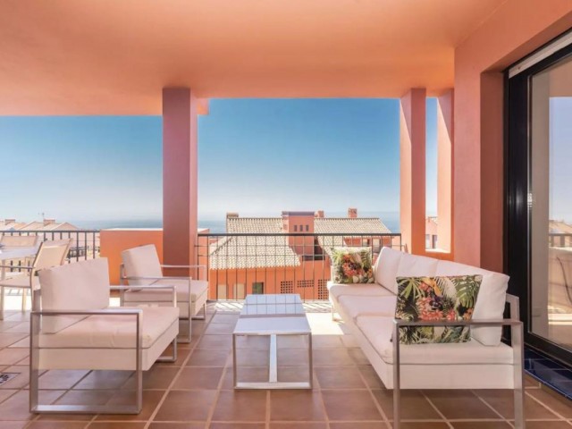 2 Bedrooms Apartment in Calahonda