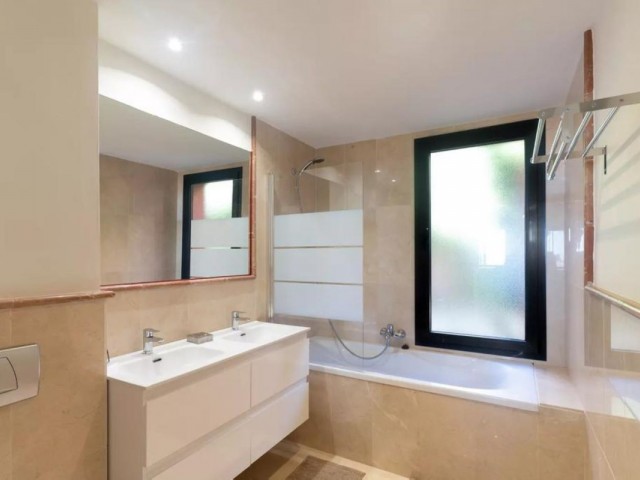 2 Bedrooms Apartment in Calahonda