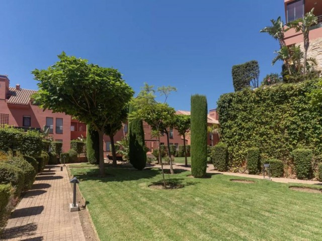 2 Bedrooms Apartment in Calahonda