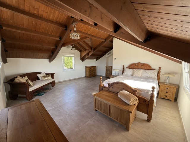 5 Soveroms Villa i Estepona