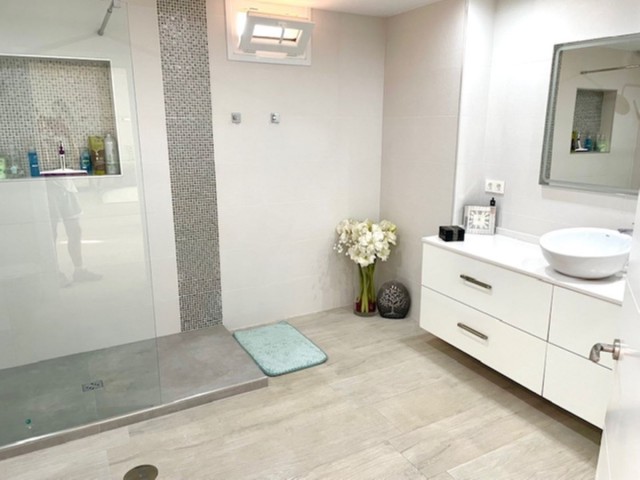 5 Soveroms Villa i Estepona