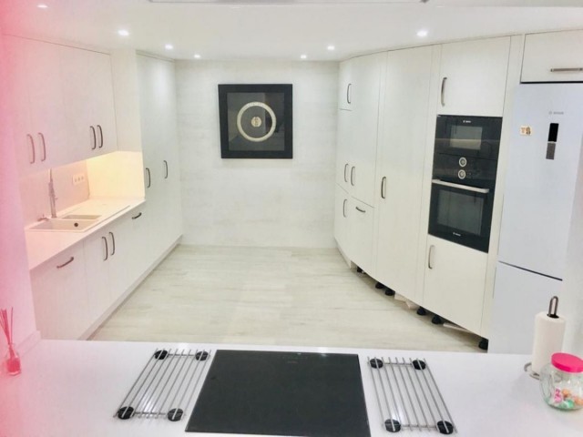 5 Soveroms Villa i Estepona