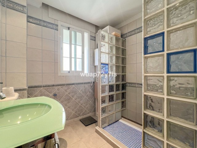 5 Soveroms Villa i Estepona