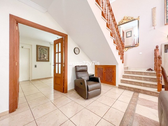 5 Bedrooms Villa in Estepona