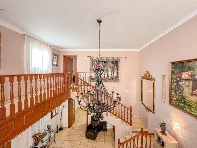 5 Bedrooms Villa in Estepona
