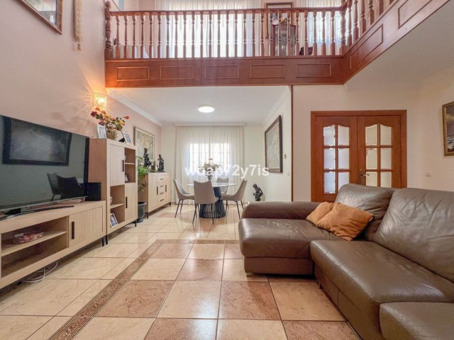 5 Bedrooms Villa in Estepona