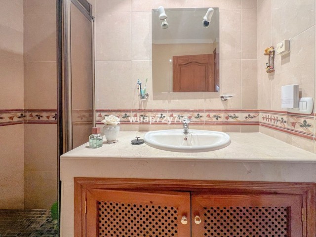 5 Bedrooms Villa in Estepona