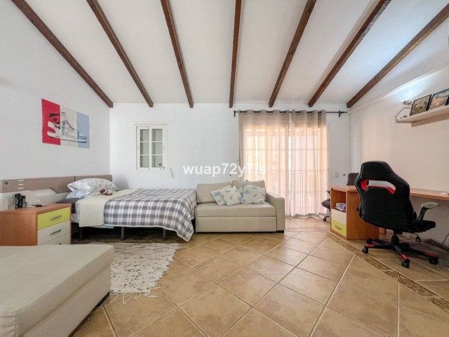 5 Bedrooms Villa in Estepona