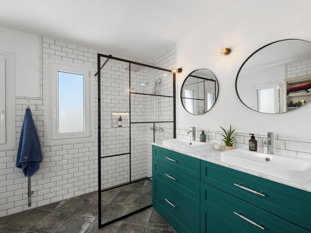 4 Soveroms Villa i Estepona