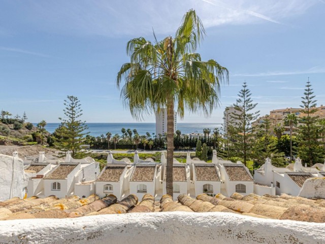 2 Bedrooms Apartment in Torrequebrada