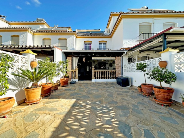 3 Bedrooms Townhouse in Estepona