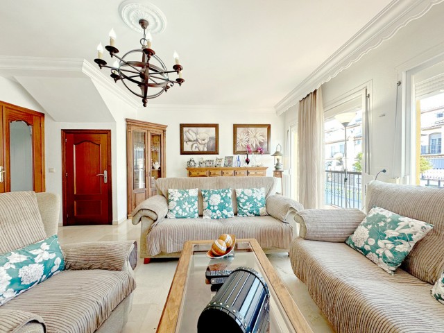 3 Bedrooms Townhouse in Estepona