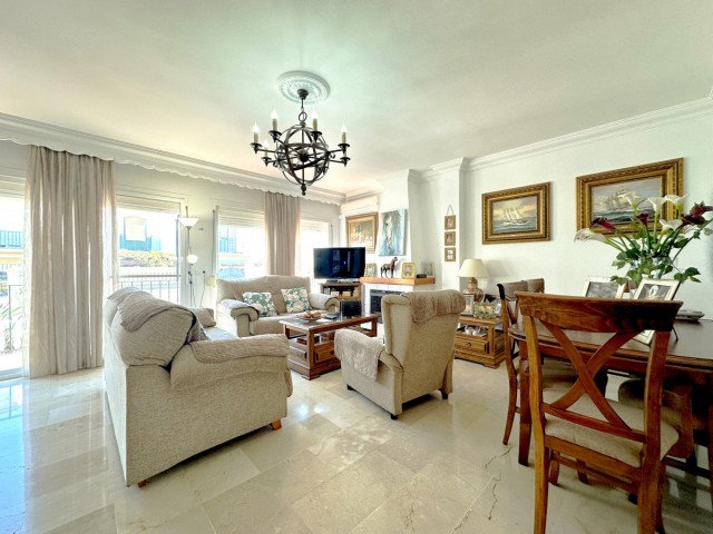 3 Bedrooms Townhouse in Estepona