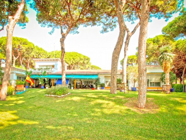 10 Soveroms Villa i Elviria