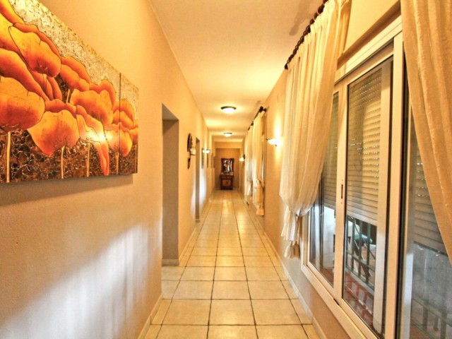 10 Soveroms Villa i Elviria