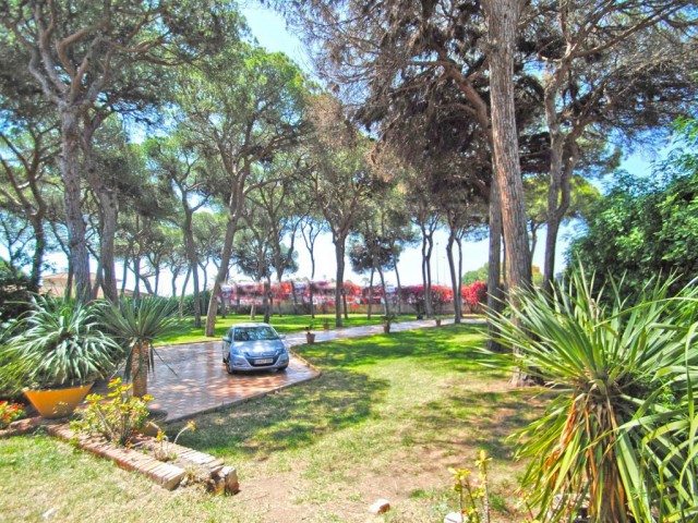 10 Soveroms Villa i Elviria