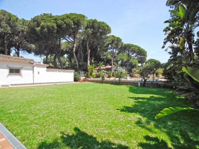 10 Bedrooms Villa in Elviria