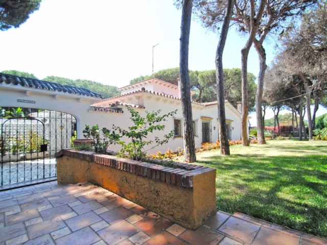 10 Bedrooms Villa in Elviria