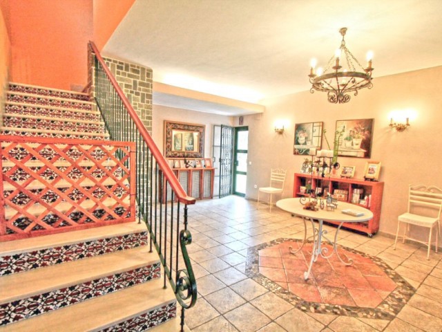 10 Bedrooms Villa in Elviria