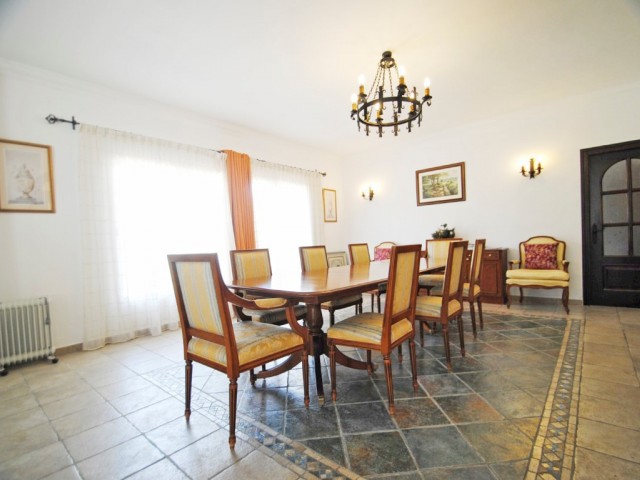 10 Bedrooms Villa in Elviria