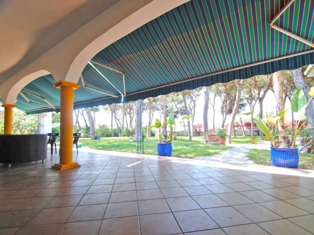 10 Bedrooms Villa in Elviria