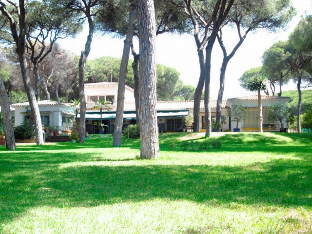 10 Bedrooms Villa in Elviria