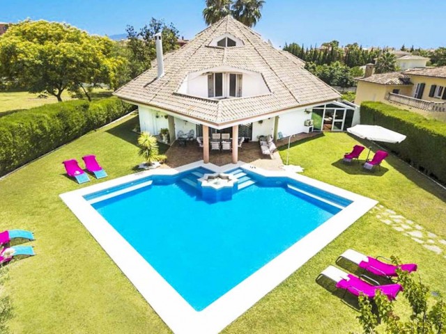 Villa con 4 Dormitorios  en Bel Air