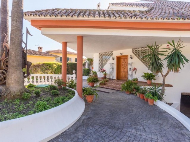 Villa con 4 Dormitorios  en Bel Air