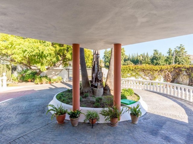 Villa con 4 Dormitorios  en Bel Air