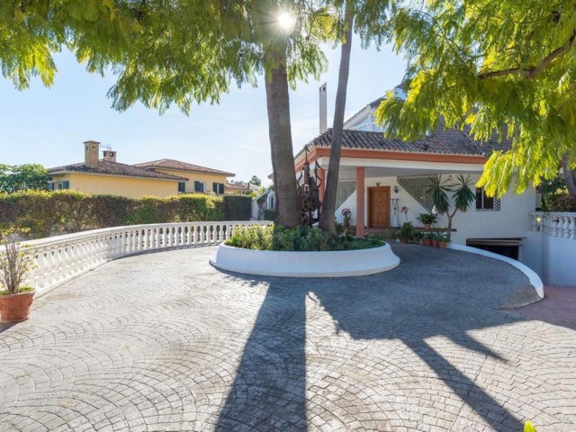 Villa con 4 Dormitorios  en Bel Air