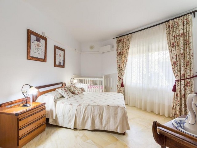 Villa con 4 Dormitorios  en Bel Air