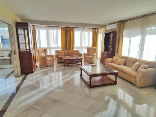 4 Bedrooms Apartment in Marbella