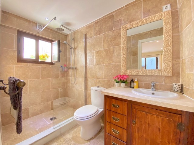 5 Bedrooms Townhouse in Marbella