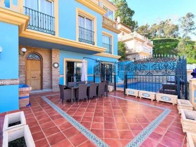 Villa avec 5 Chambres  à Málaga