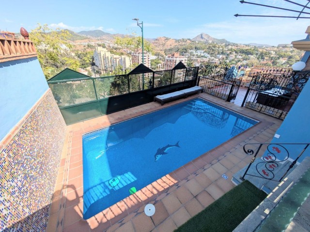 Villa avec 5 Chambres  à Málaga