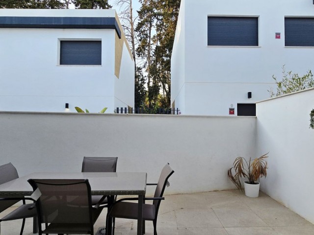 3 Slaapkamer Rijtjeshuis in Nueva Andalucía