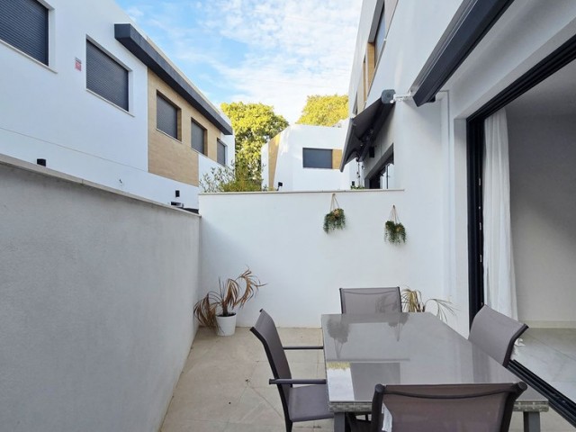 3 Slaapkamer Rijtjeshuis in Nueva Andalucía