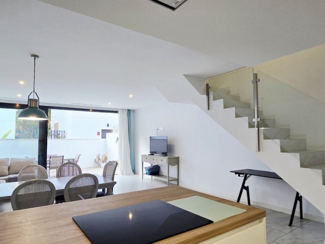 3 Slaapkamer Rijtjeshuis in Nueva Andalucía