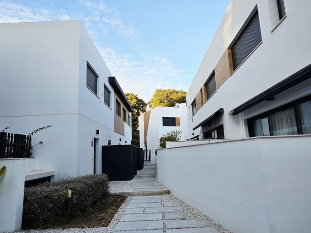 3 Schlafzimmer Reihenhaus in Nueva Andalucía