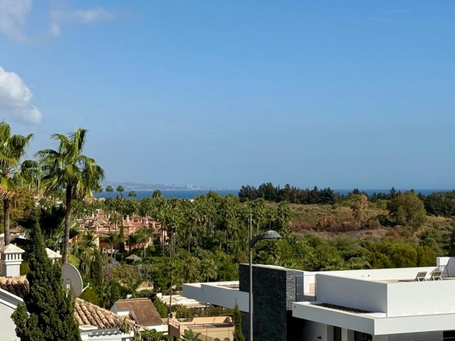 2 Bedrooms Apartment in Nueva Andalucía