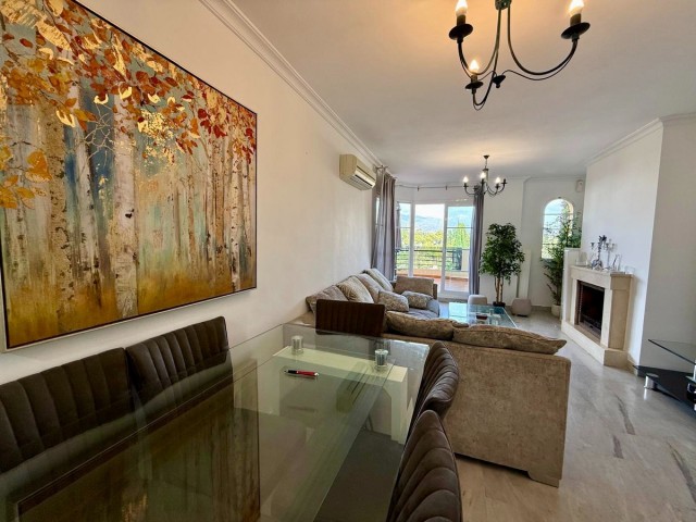 2 Bedrooms Apartment in Nueva Andalucía