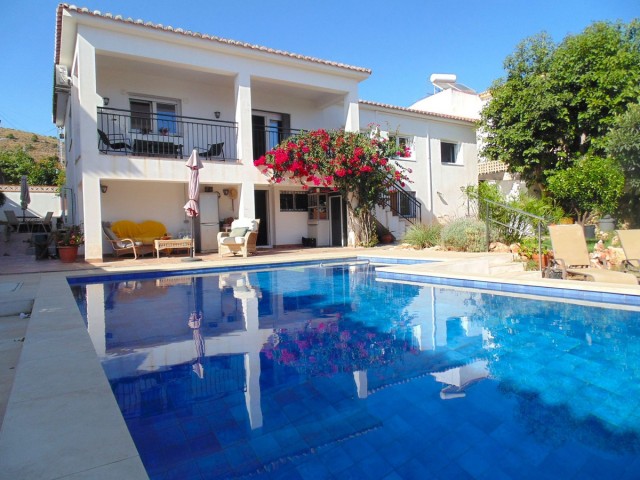 Villa avec 5 Chambres  à Benalmadena
