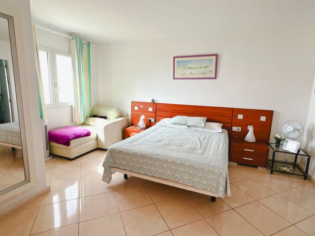 Apartamento con 2 Dormitorios  en La Cala de Mijas