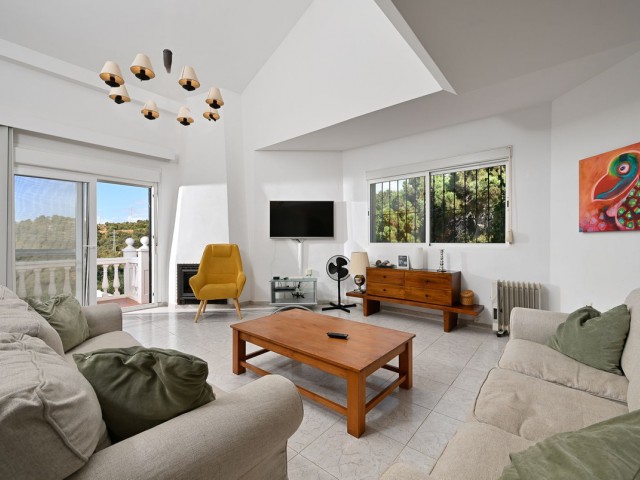 Maison mitoyenne avec 4 Chambres  à Calahonda