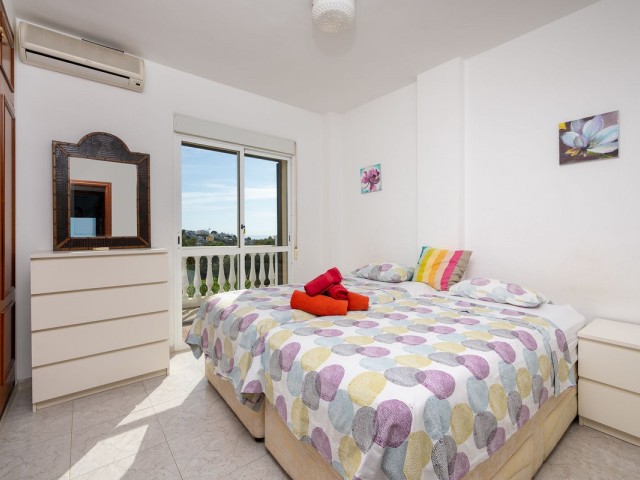 Maison mitoyenne avec 4 Chambres  à Calahonda