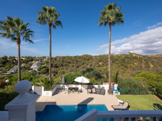 Maison mitoyenne avec 4 Chambres  à Calahonda